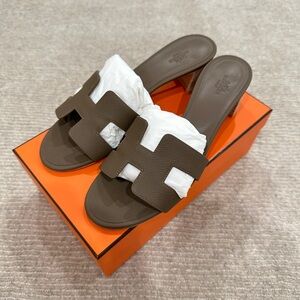 Hermes Oasis Sandals, etoupe, size 40